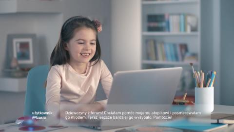 Lena czyta internetowe porady